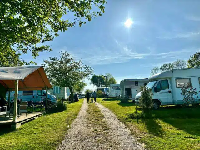Emplacements-camping-etretat
