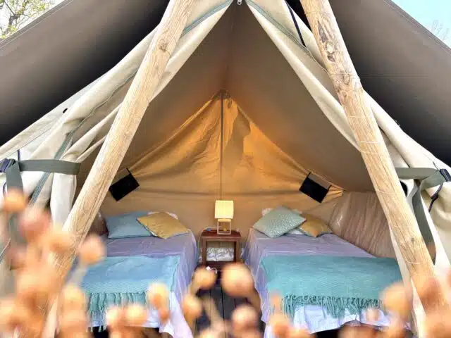 interieur-tente-natti-camping-les-pommiers