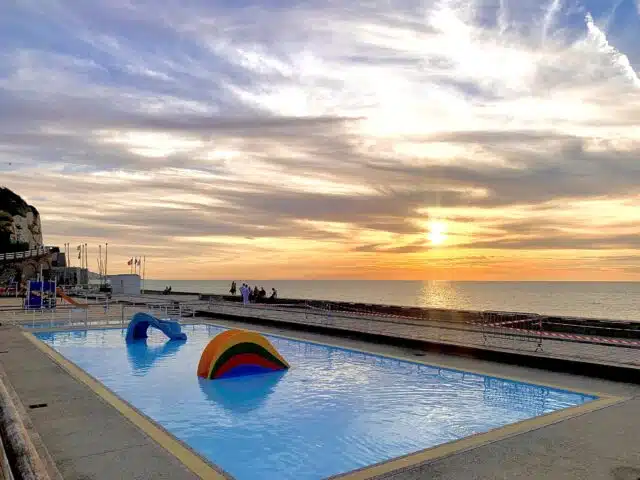 piscine-enfant-front-de-mer-veules-les-roses